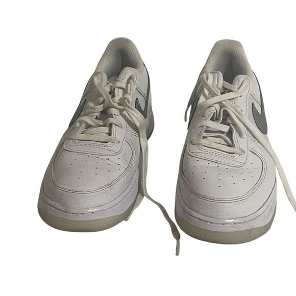 Nike Air Force 1 Big Kids' Shoes Size 7Y White Silver DV7762-300 - Picture 14 of 14